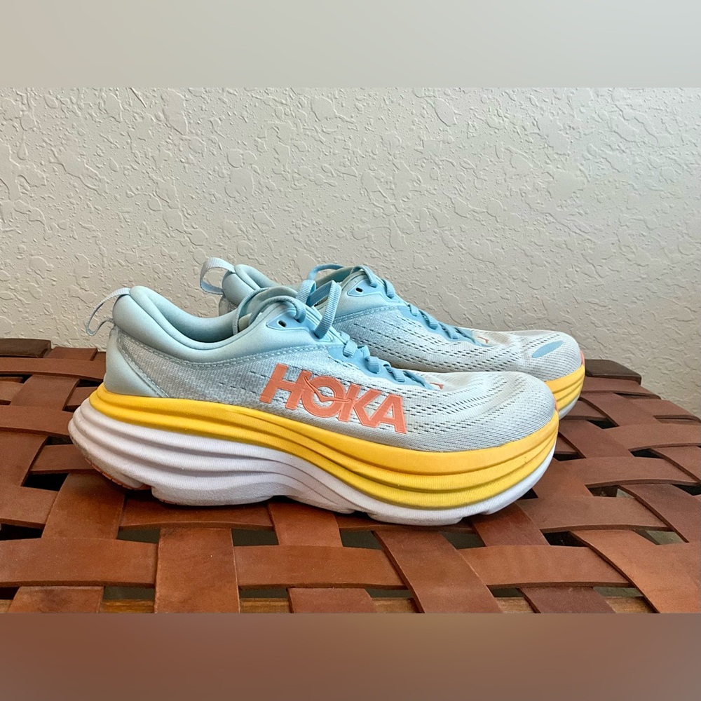 Women’s stylish HOKA Bondi 8 Running Shoes- Size 8